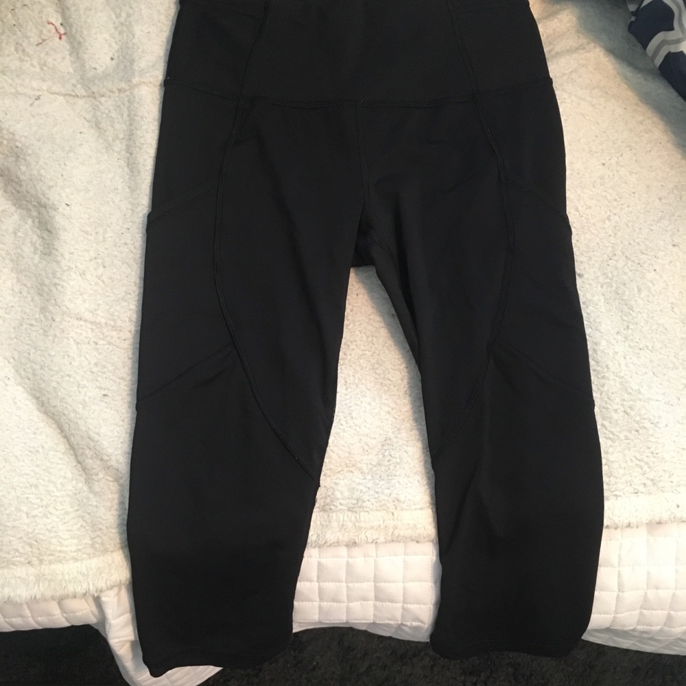 Basically new 3/4 lululemon leggings